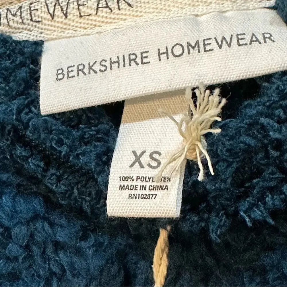 Berkshire Homewear Women's Blue blanket  XS‎ Blue Fleece 3 button cardigan coat - Picture 5 of 11